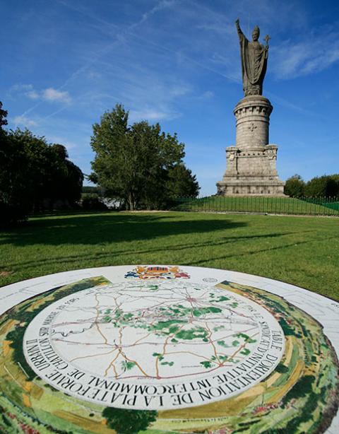 Statue pape urbain II - Châtillon sur Marne